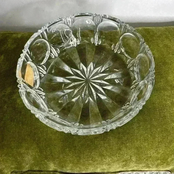 Beyer Bleikristall 24% Lead Cut Crystal 6.75 in Holiday Nut / Candy Dish Bowl - Picture 1 of 7